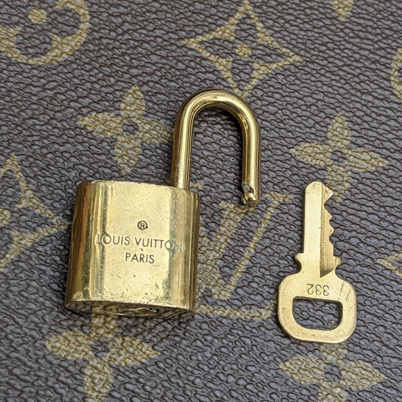⭐ #332 vintage Louis Vuitton padlock and ke - Picture 2 of 5